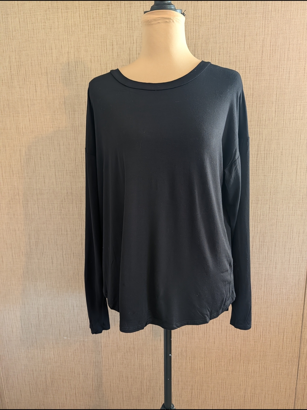 Women's Classic Black Long-Sleeve Crew Tee